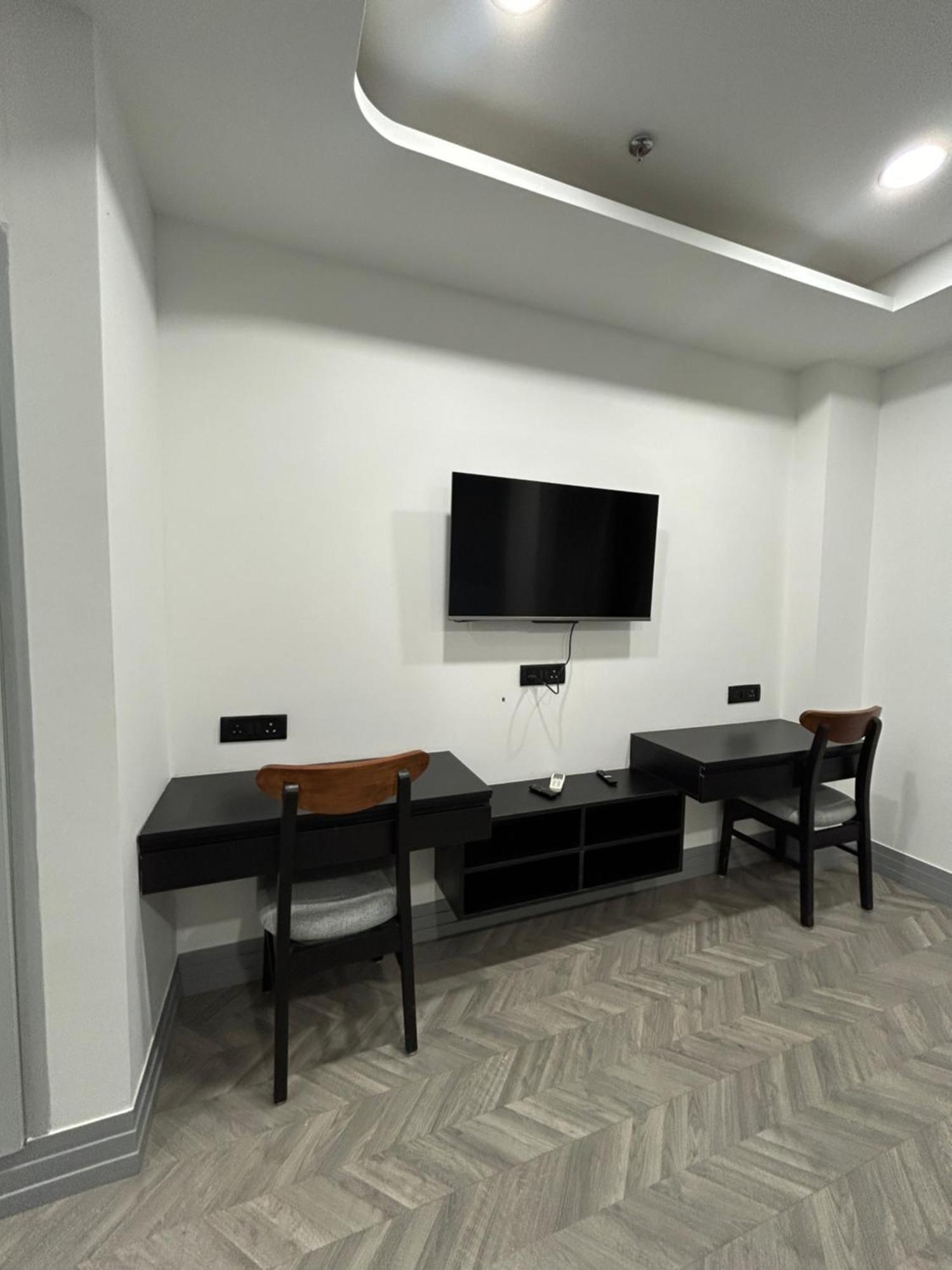 Bedchambers Serviced Apartment, Golf Course, Γκουργκάον Εξωτερικό φωτογραφία