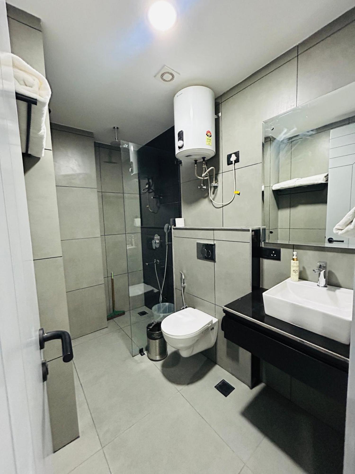 Bedchambers Serviced Apartment, Golf Course, Γκουργκάον Εξωτερικό φωτογραφία