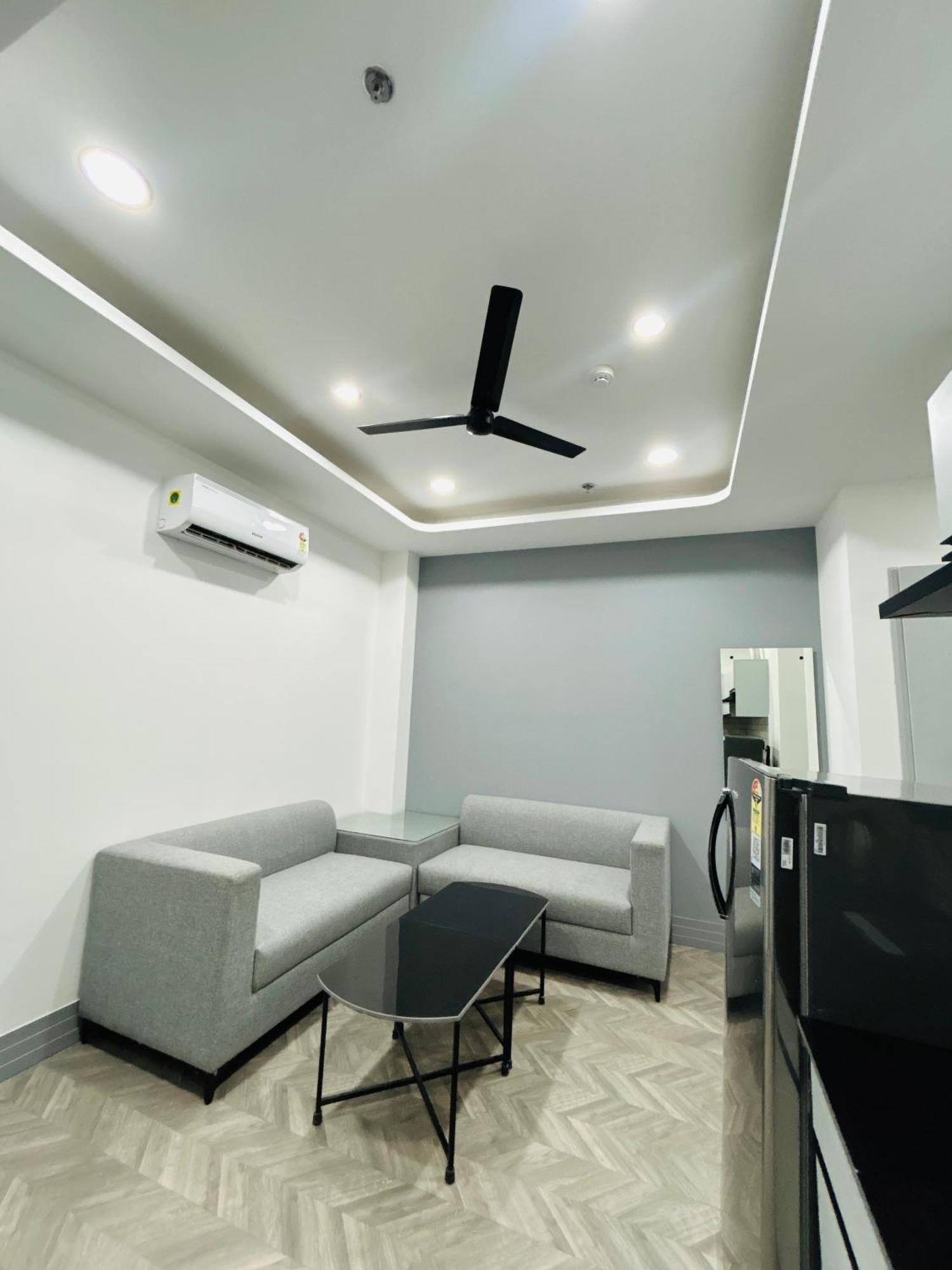 Bedchambers Serviced Apartment, Golf Course, Γκουργκάον Εξωτερικό φωτογραφία