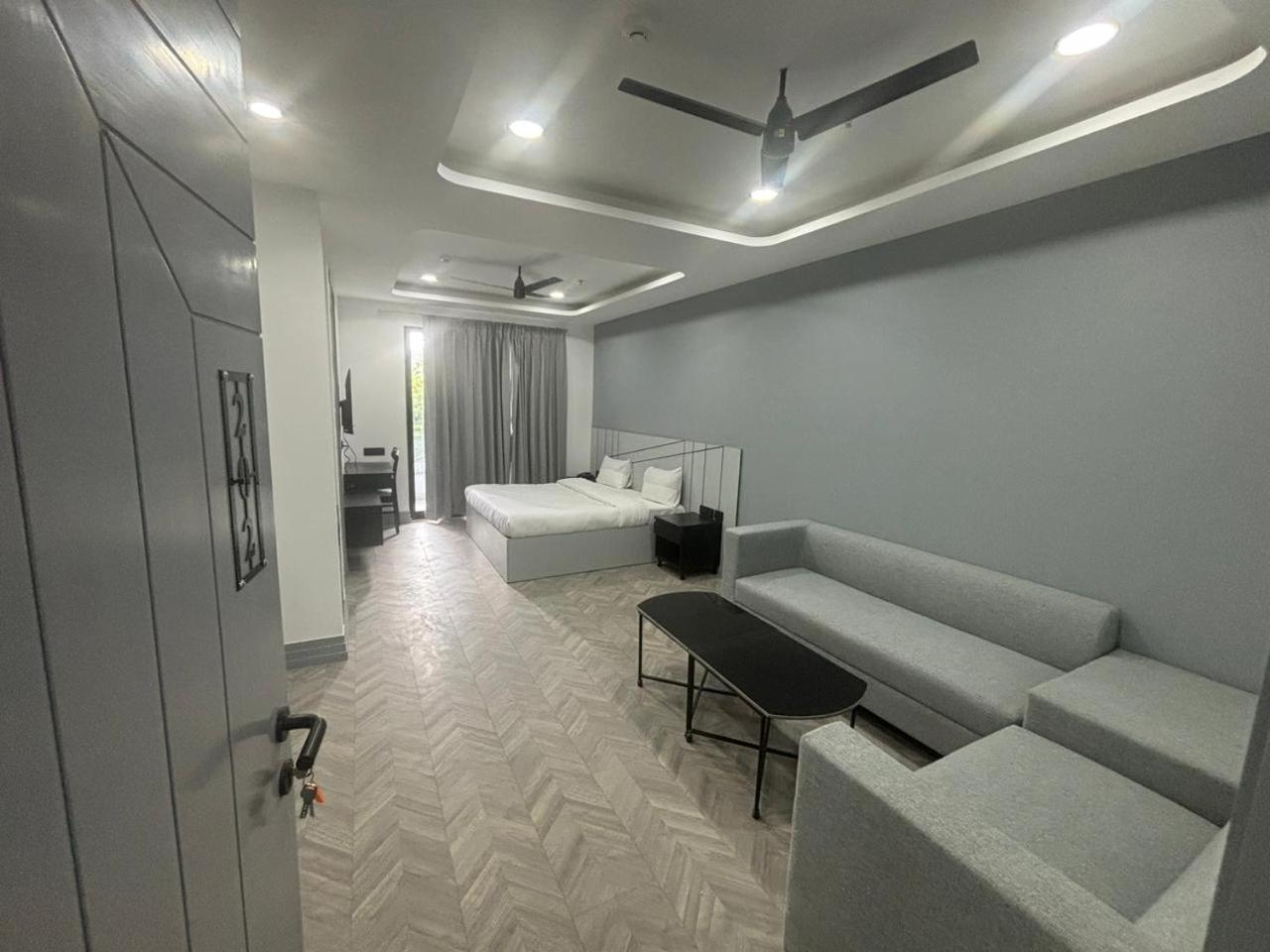 Bedchambers Serviced Apartment, Golf Course, Γκουργκάον Εξωτερικό φωτογραφία